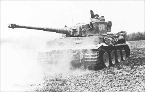 Tiger I, sPzAbt.503, reversing under a smoke screen.