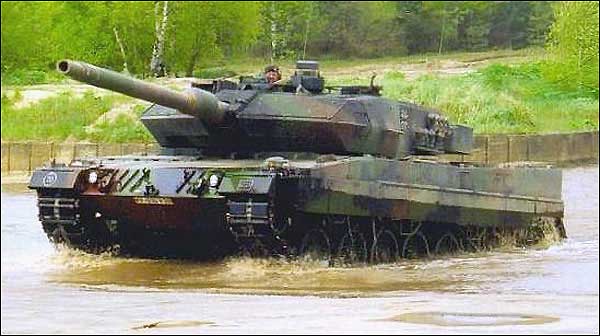 Leopard 2A6 crossing a river